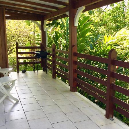 Chez Jocelyne Pres Des Sources Chaudes Villa Bouillante Dış mekan fotoğraf